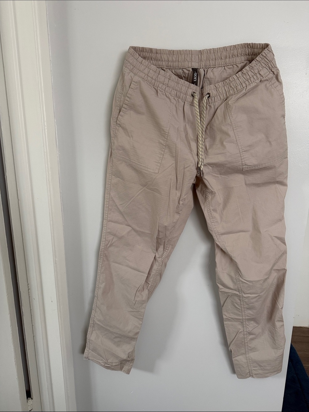 Vuori Women's Lightweight Drawstring Joggers - Taupe size M